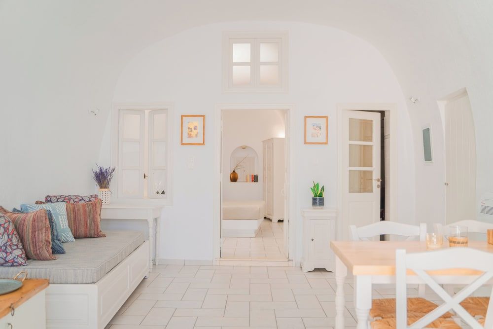 undefined Spitia Tzitzi 9