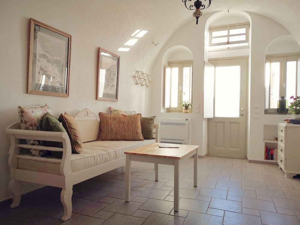 Spitia Tzitzi Traditional Two-Bedroom Suite with Outdoor Plunge Pool 12