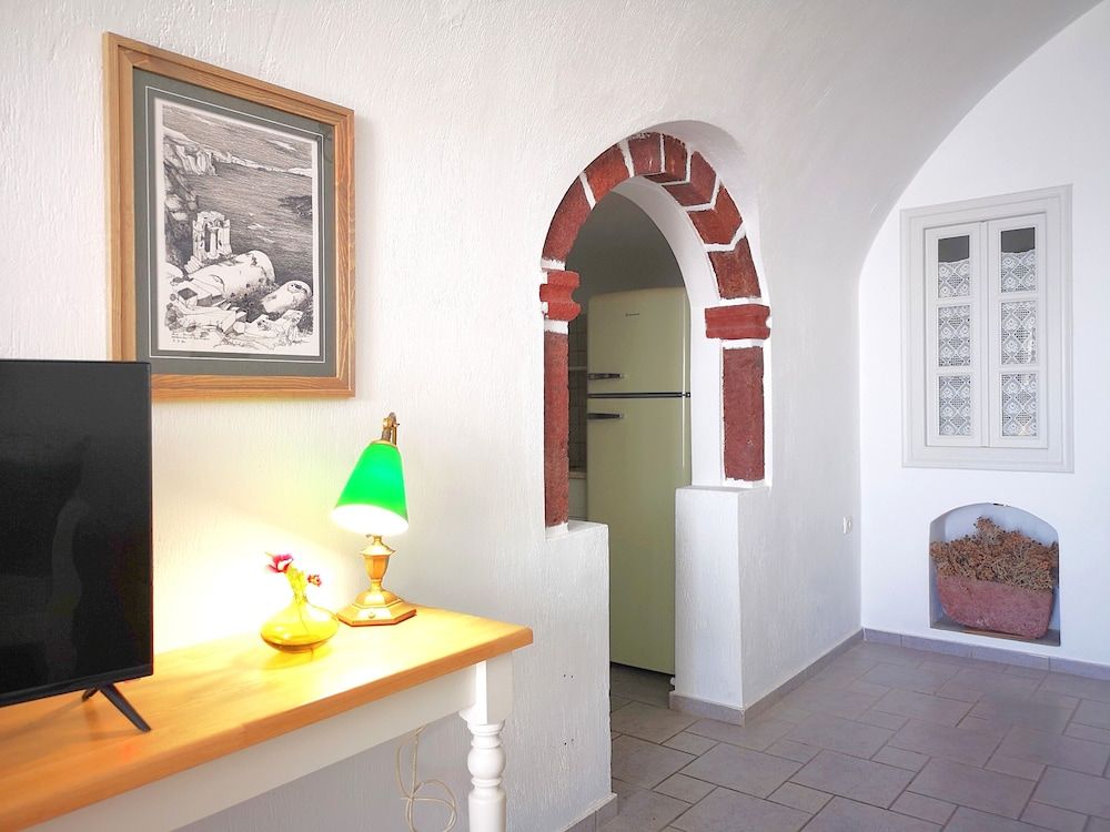 Spitia Tzitzi Traditional Two-Bedroom Suite with Outdoor Plunge Pool 11