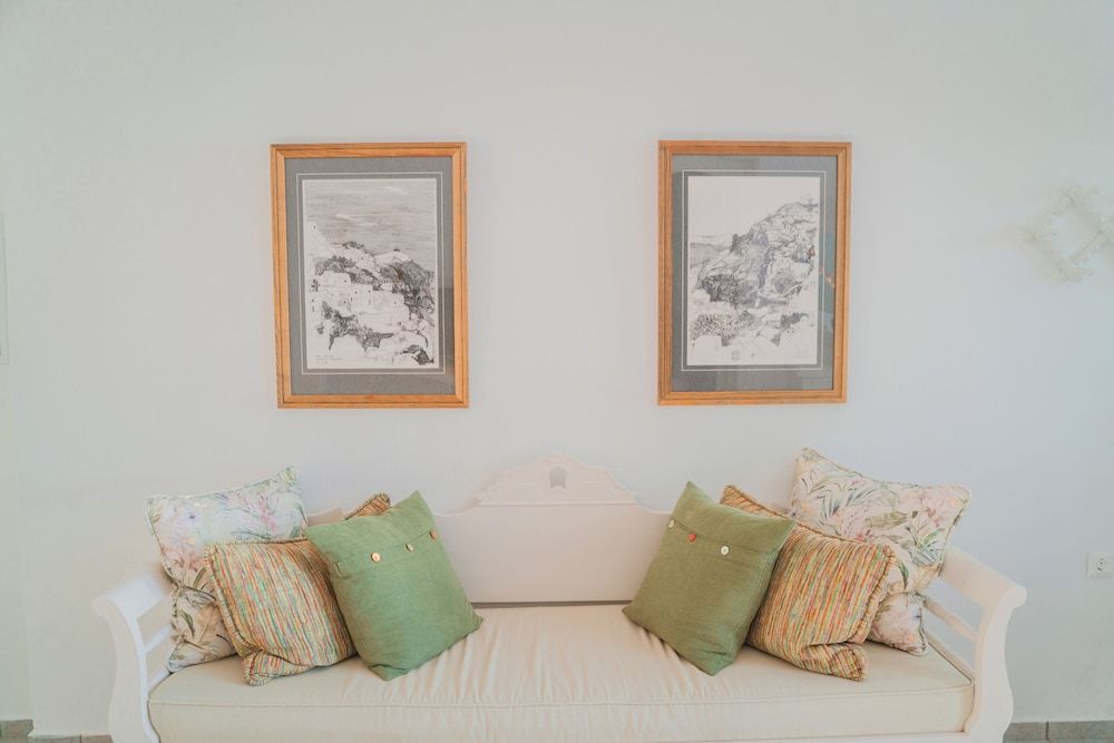 Spitia Tzitzi Traditional Two-Bedroom Suite with Outdoor Plunge Pool 3