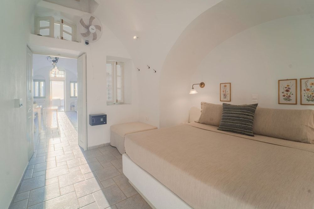 Spitia Tzitzi Traditional Two-Bedroom Suite with Outdoor Plunge Pool 2