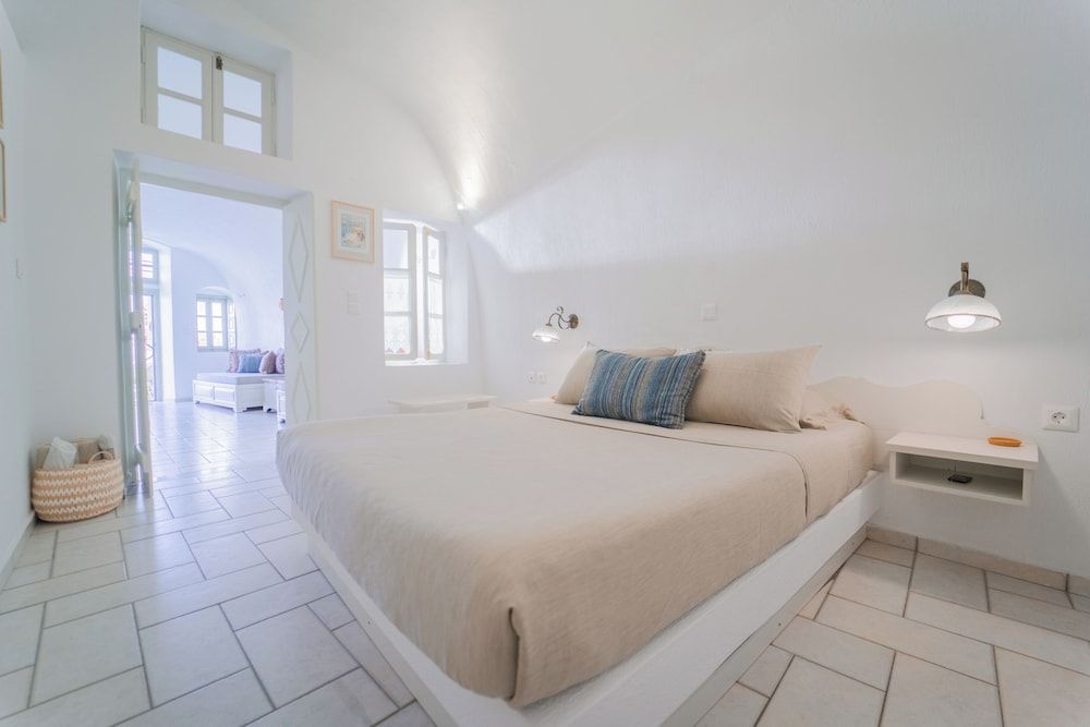 undefined Spitia Tzitzi 5