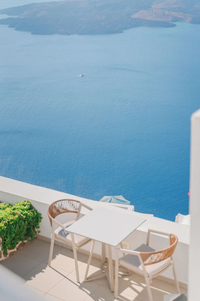 undefined Spitia Tzitzi 8