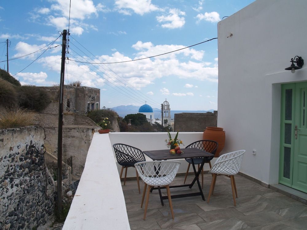 Mythos Traditional Stonehouse Apartment 14