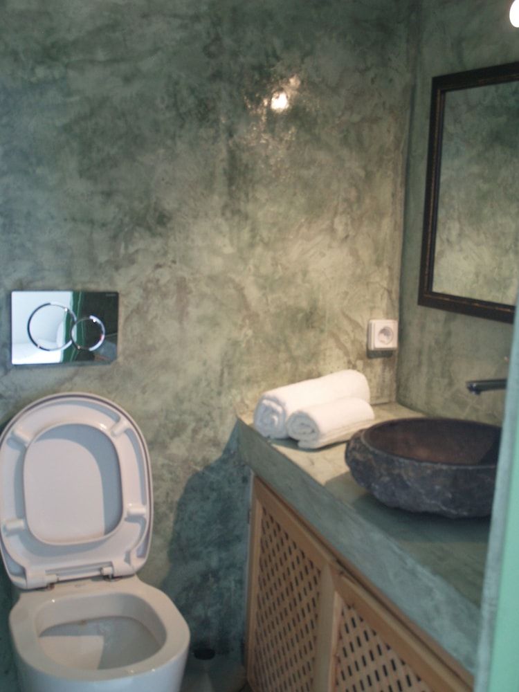Mythos Traditional Stonehouse Apartment 10