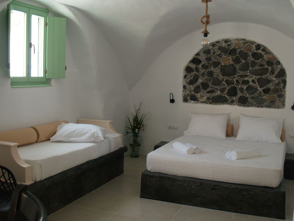 Mythos Traditional Stonehouse Triple Room