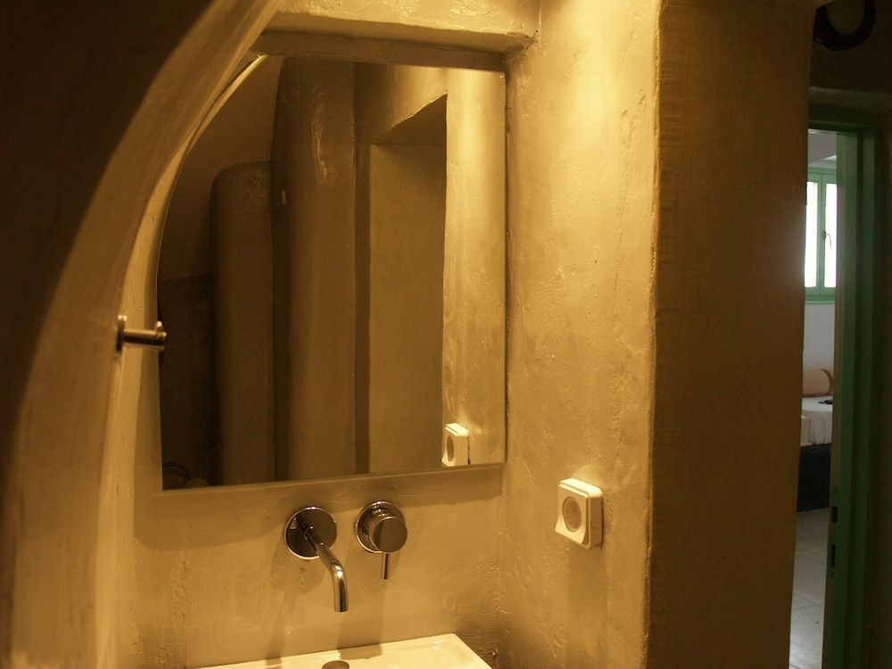 Mythos Traditional Stonehouse Triple Room 10
