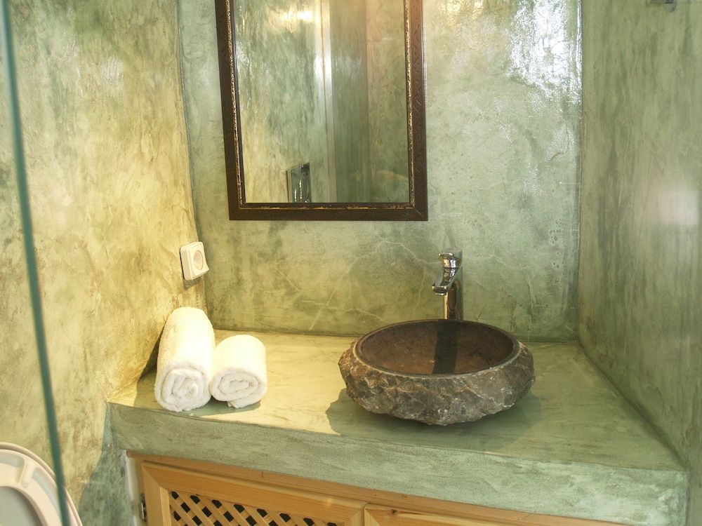 Mythos Traditional Stonehouse Apartment 11