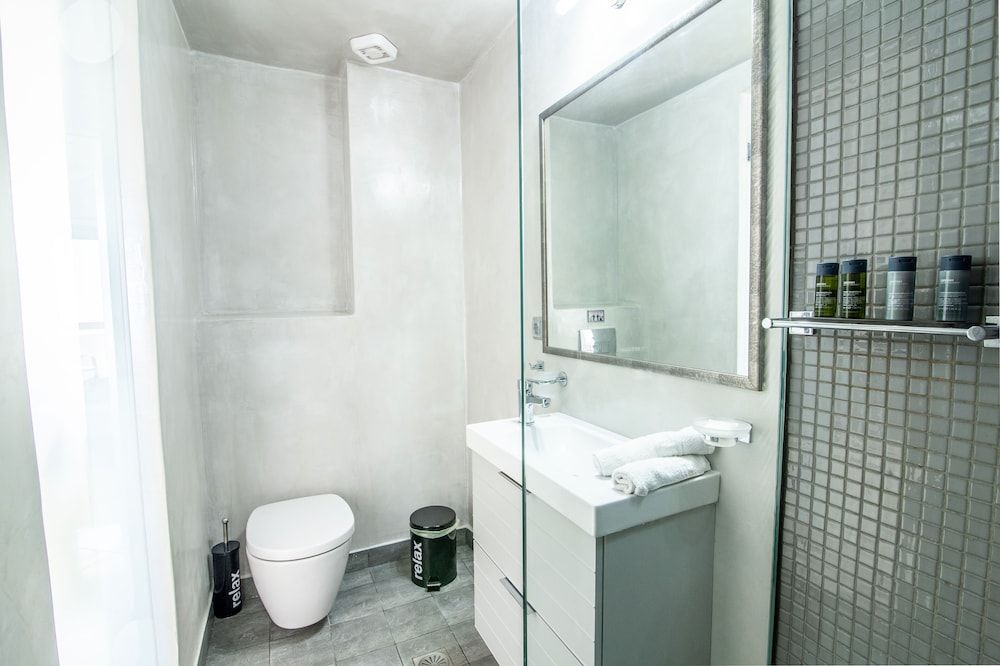 Burned Rock Suites Deluxe Apartment, 1 Bedroom 16