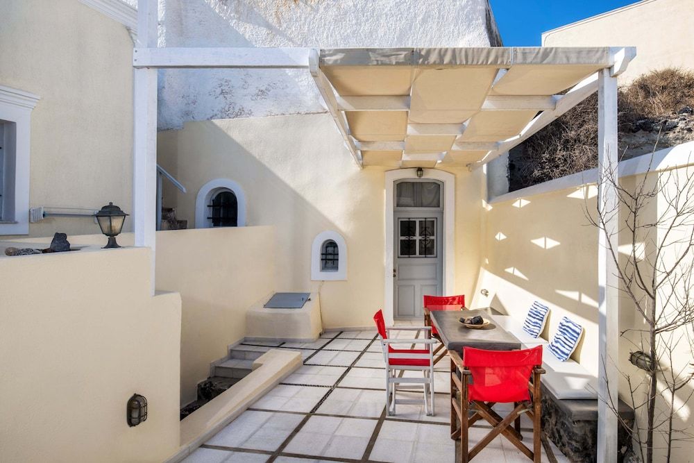 Day One Fira Mansion Traditional Apartment 5