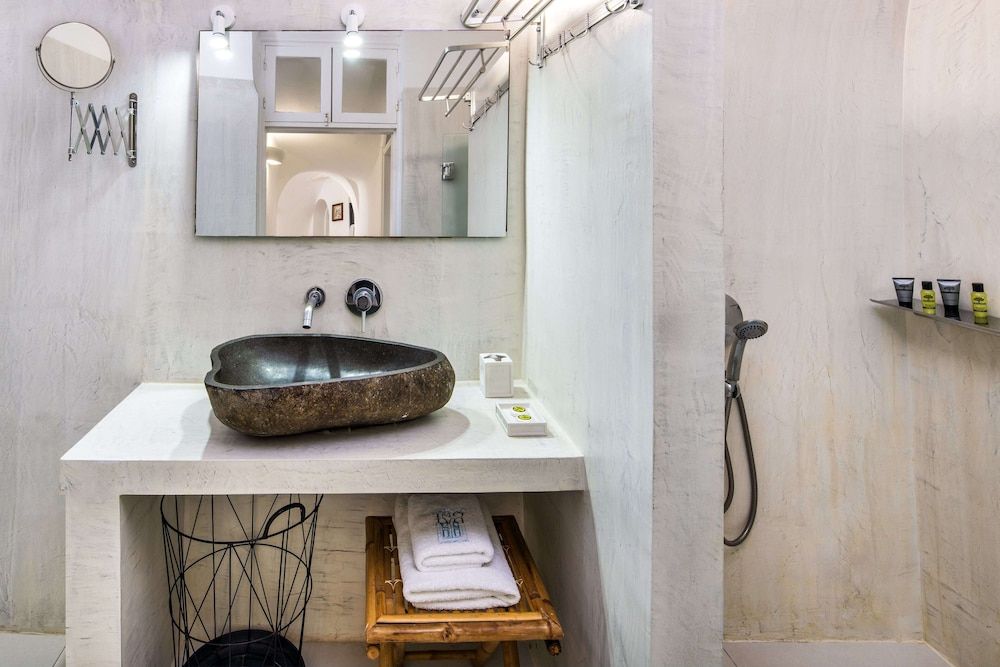 Day One Fira Mansion Traditional Apartment 6