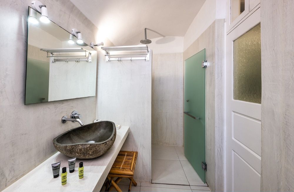 Day One Fira Mansion Traditional Apartment 7