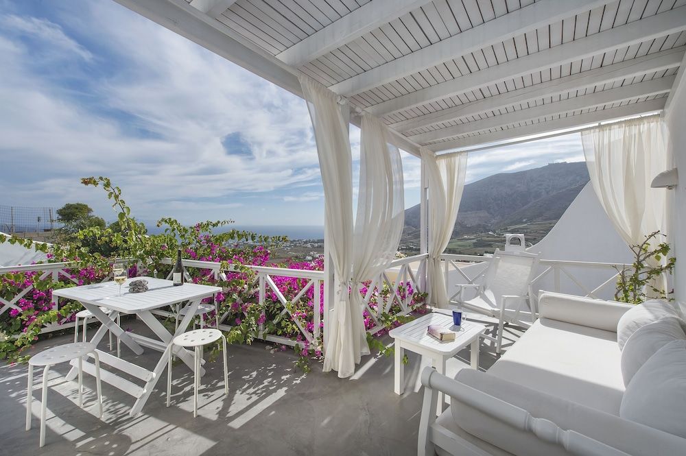 undefined White Cave Private Villa 2