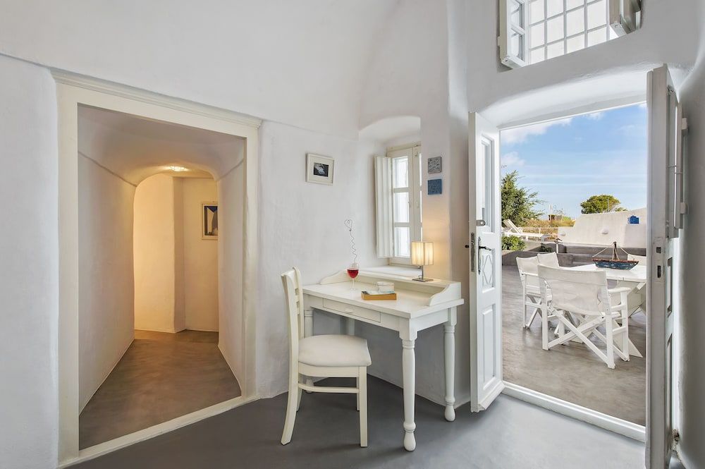 undefined White Cave Private Villa 10