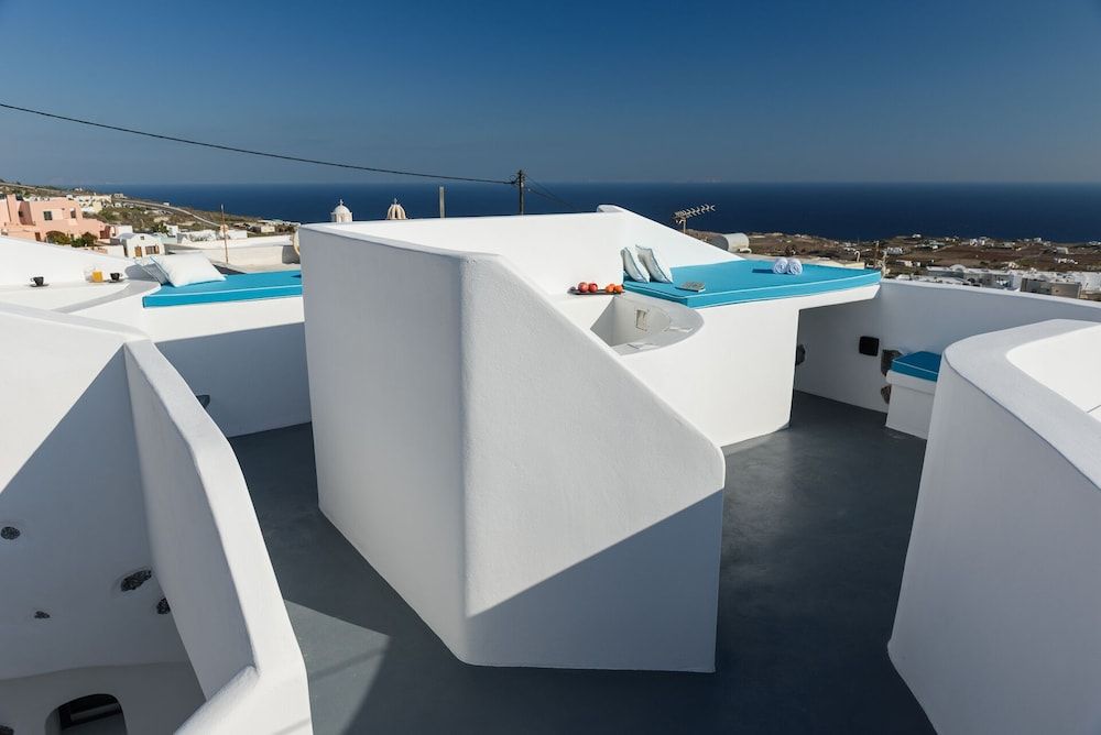 The Luna Cavern 2 with Hot Tub White Deluxe Apartment 15