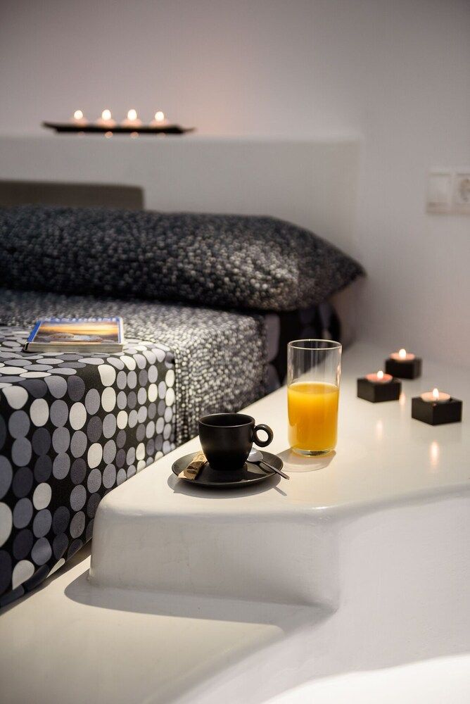 The Luna Cavern 2 with Hot Tub White Deluxe Apartment 7