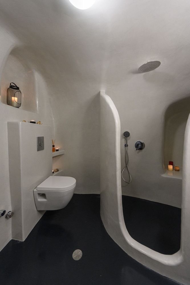 The Luna Cavern 2 with Hot Tub White Deluxe Apartment 22