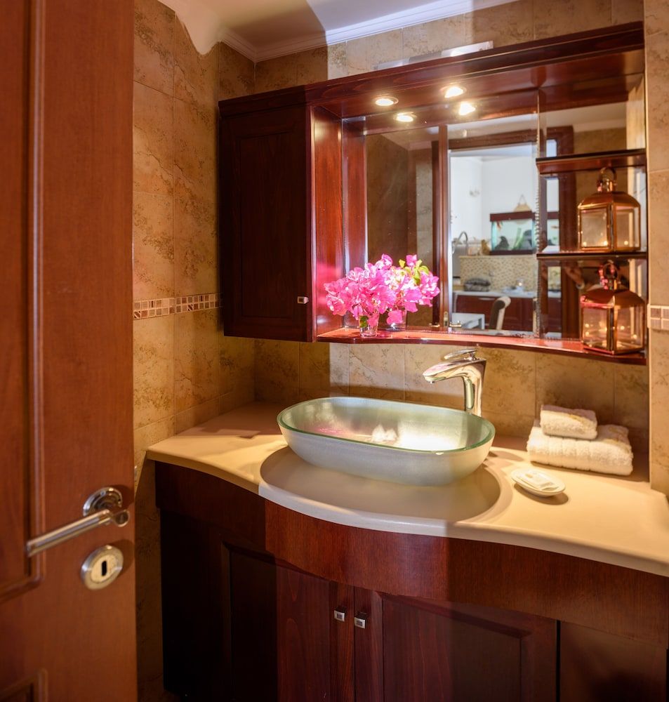 Suite Home Santorini Family Villa 4