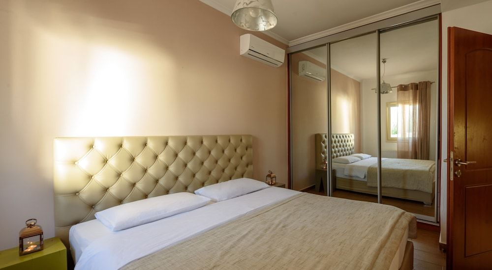 Suite Home Santorini Family Villa 2