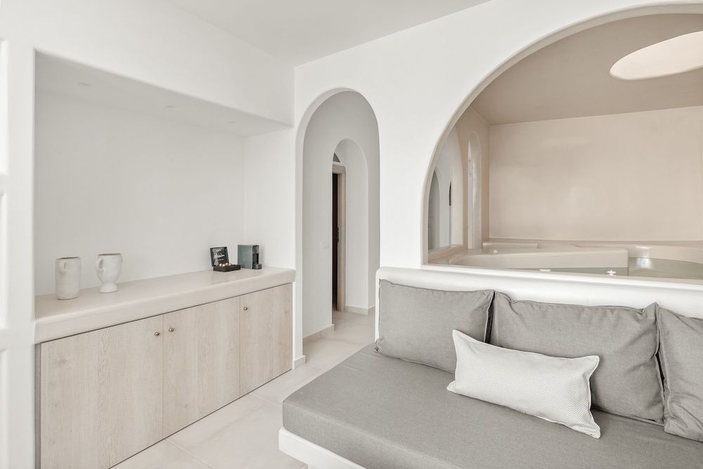 undefined Oyster Luxury Suites 8
