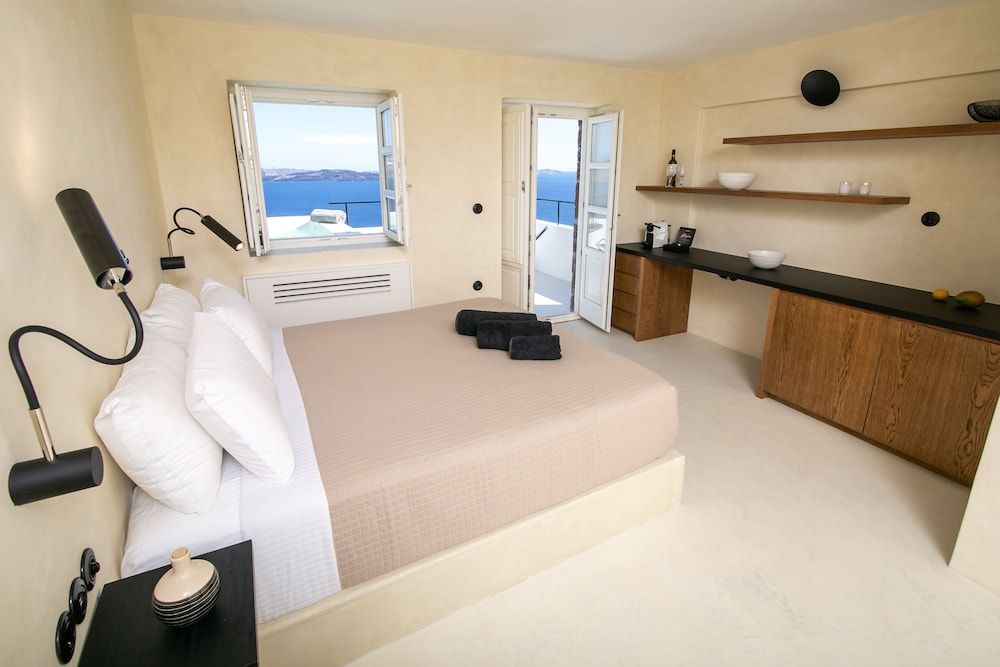 Platis Residence Villa Platis Deluxe Suite, Grande Caldera View with outdoor Hot Tub 6