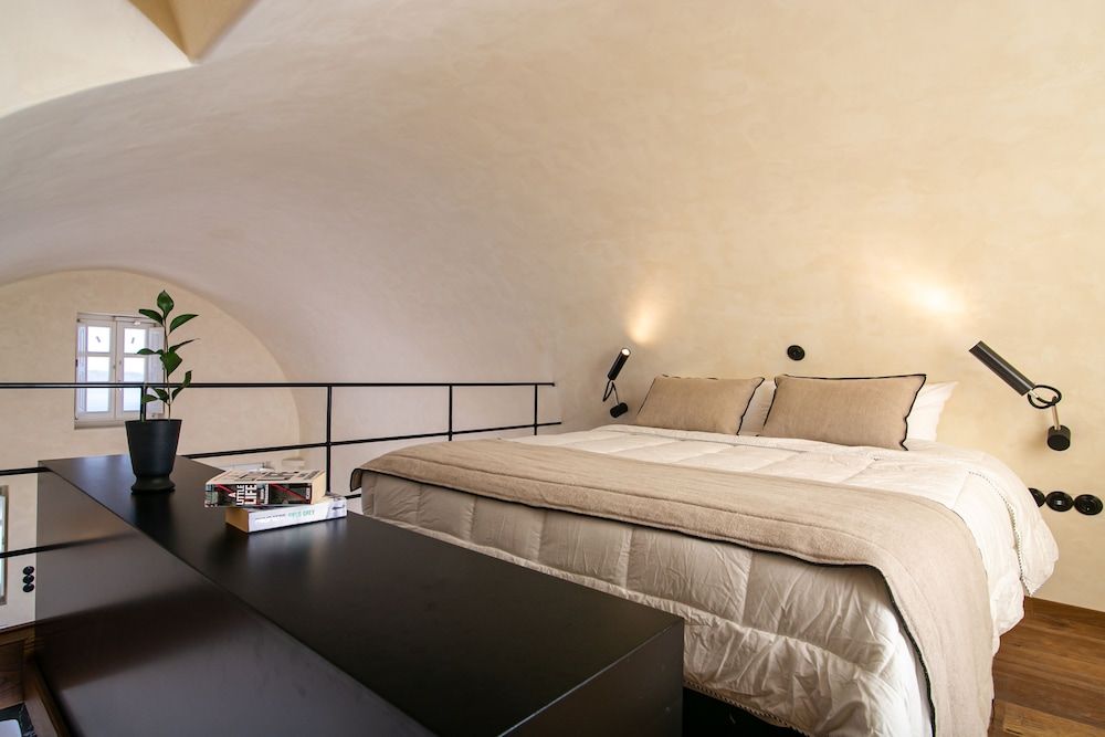 Platis Residence Villa Platis Residence Villa, Grande Caldera View with outdoor Hot Tub & indoor Hammam 9