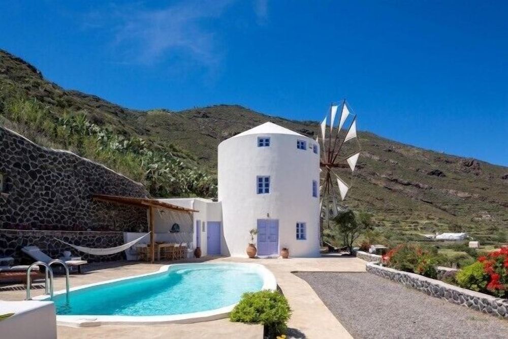 Blue Windmill Villa in Imerovigli Villa 2