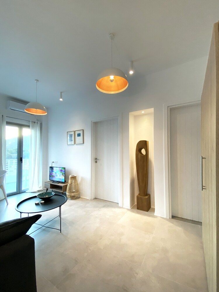 Marton Perissa Deluxe Apartment 8