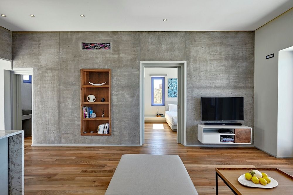 My Santorini Villa, Pyrgos Luxury Villa with Private Pool, Heated Plunge Pool and Sea View 4