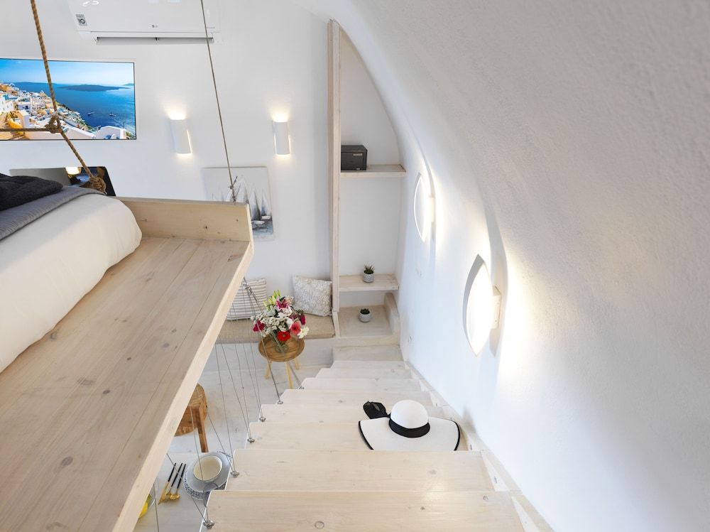 Secret Gem Suites Exclusive Studio Suite, 1 Queen Bed, Hot Tub, Sea View 8