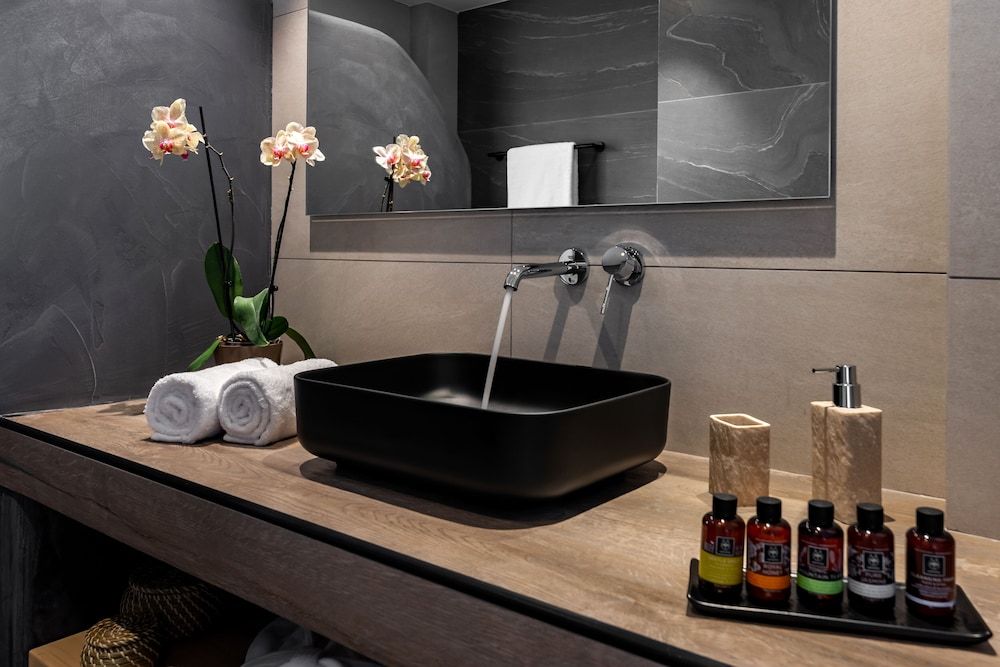 Neoma Luxury Suites Luxury Apartment, 1 King Bed with Sofa bed, Ocean View 9