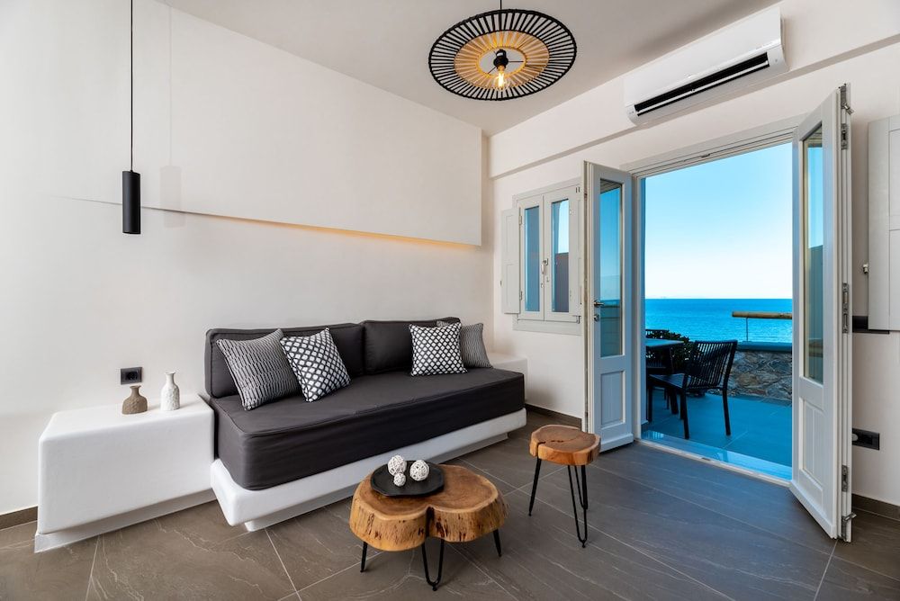 Neoma Luxury Suites Luxury Apartment, 1 King Bed with Sofa bed, Ocean View 5