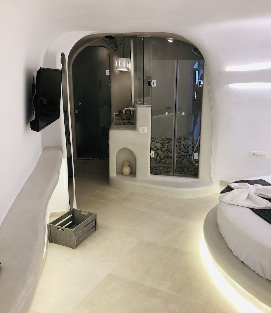 Marann cave Superior Room 14