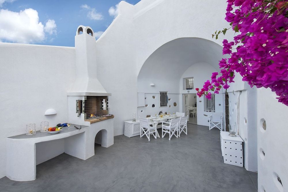 undefined Spacious 3-bed Villa With Private Pool in Pyrgos 5