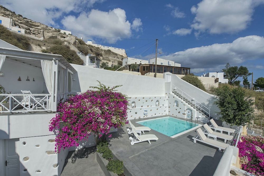 undefined Spacious 3-bed Villa With Private Pool in Pyrgos