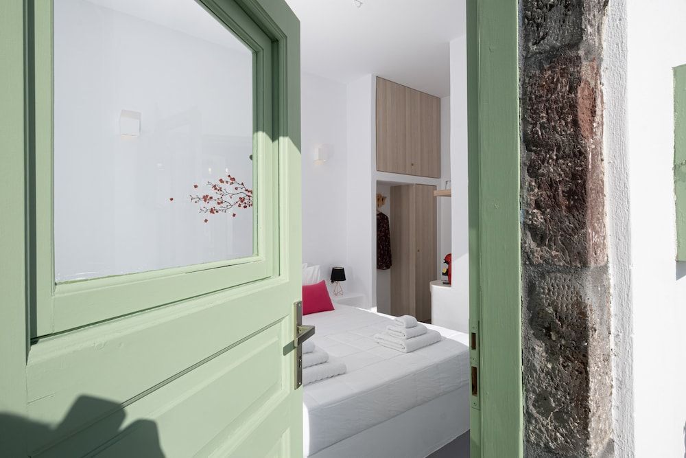 White Orchid Cave House & Studio Traditional Double Room 4