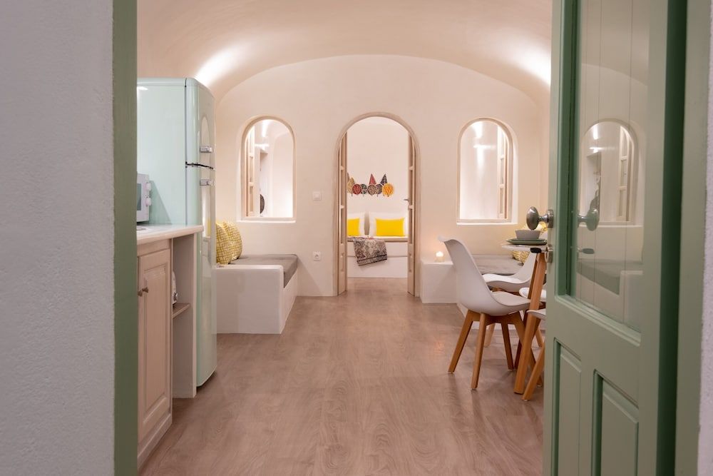 White Orchid Cave House & Studio Traditional House 12