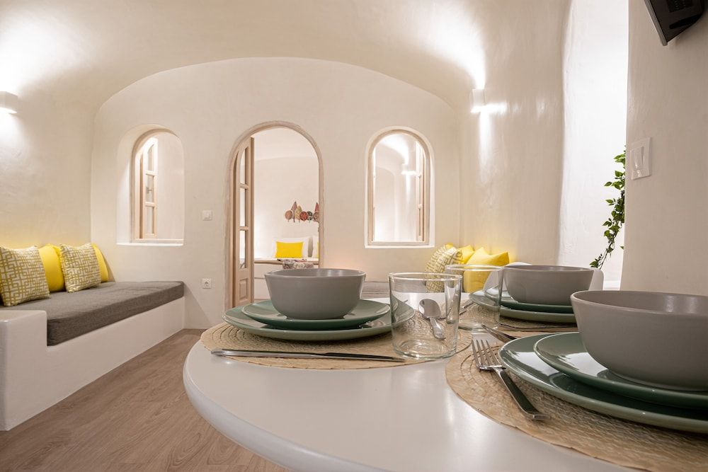 White Orchid Cave House & Studio Traditional House 7