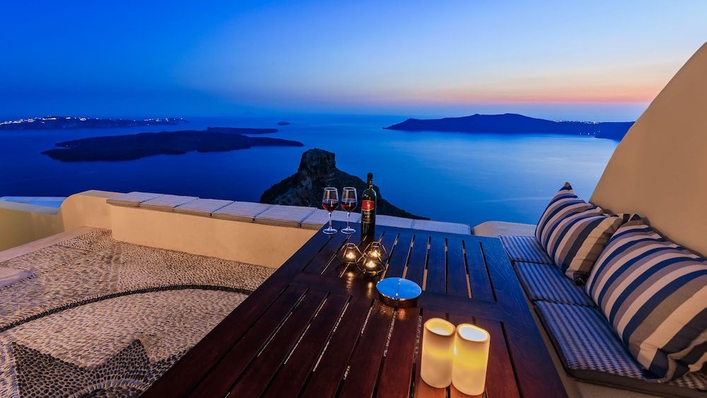 Azure Villa Santorini 4-Bedroom Villa with Caldera View 2