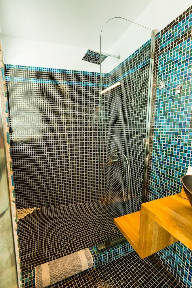 Caldera's Majesty Standard Suite, Hot Tub, Sea View 14