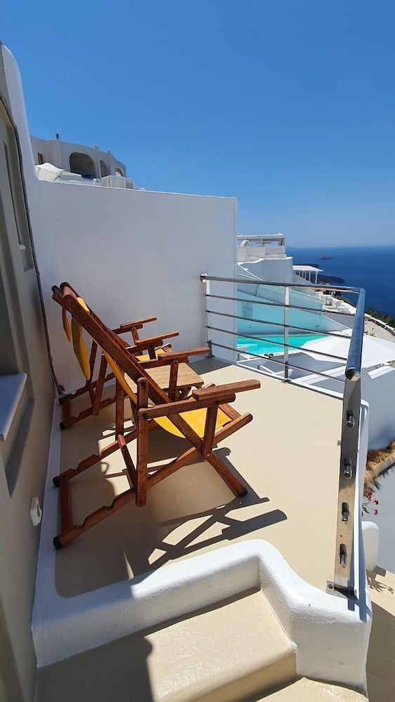 Caldera's Majesty Standard Suite, Hot Tub, Sea View 6