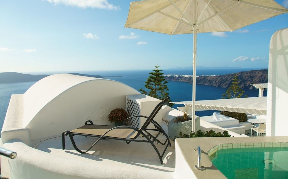 Caldera's Majesty Standard Suite, Hot Tub, Sea View 8