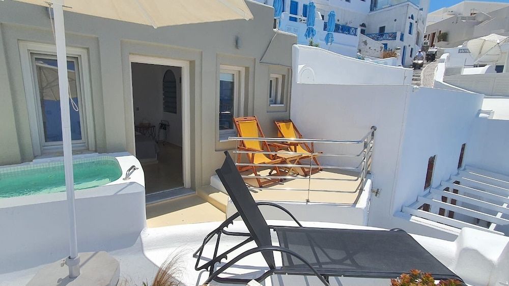 Caldera's Majesty Standard Suite, Hot Tub, Sea View 7