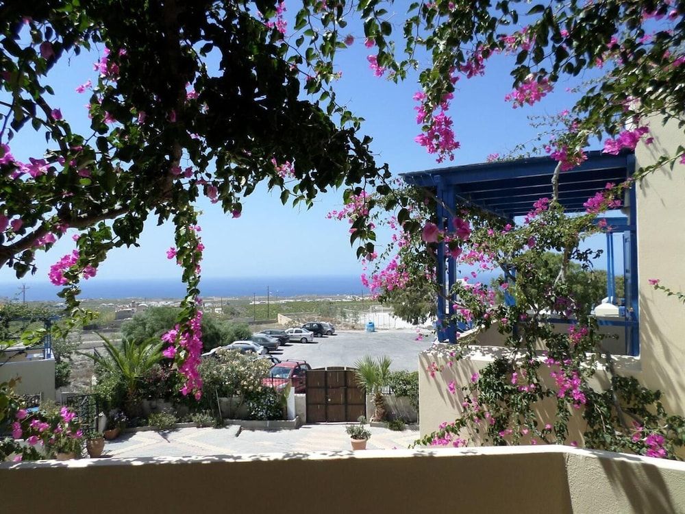 Santorious Flower Covered Apartment Apartment 10