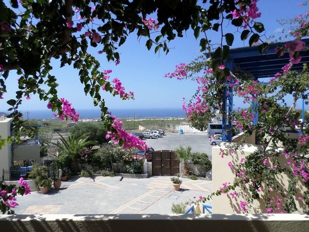 Santorious Flower Covered Apartment Apartment 11