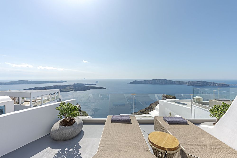 Kaleidoscope Imerovigli Suites Unique View Suite with Plunge Pool 4