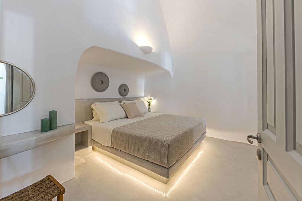 Kaleidoscope Imerovigli Suites Unique View Suite with Plunge Pool 2