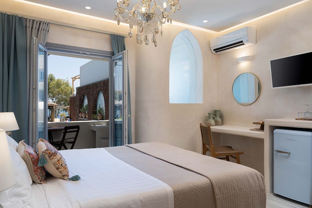 undefined THOUSAND STARS SUITES & ROOMS