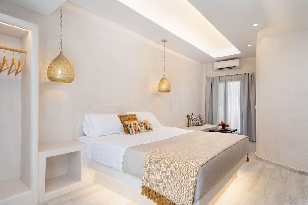 undefined THOUSAND STARS SUITES & ROOMS 3