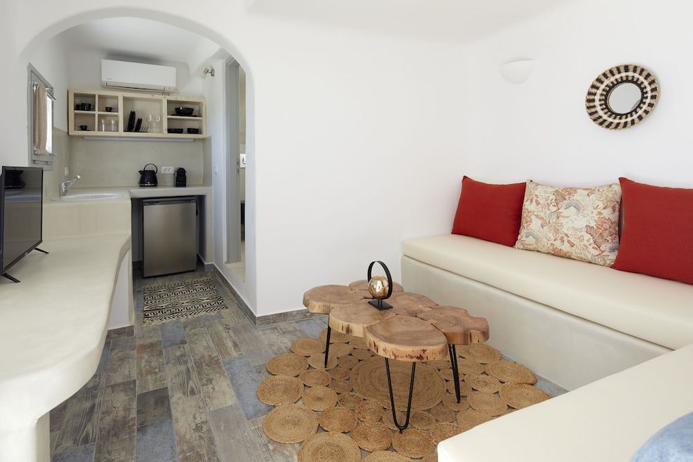 El Verano Suites Suite with Hot Tub 7